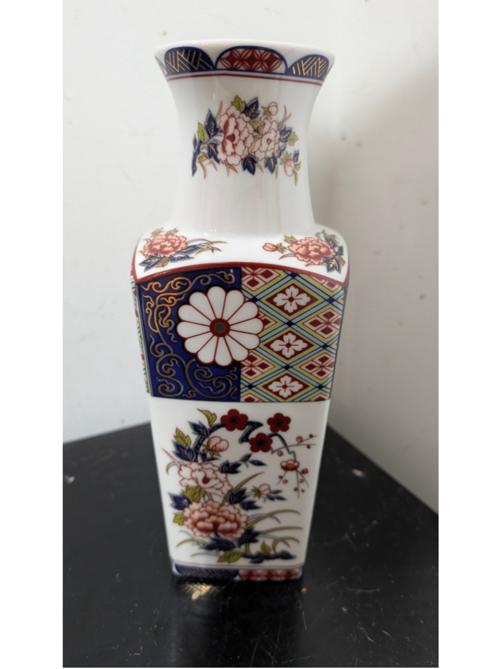 CMC Japanese Porcelain Floral Vase One Size White and Blue - Picture 4 of 6